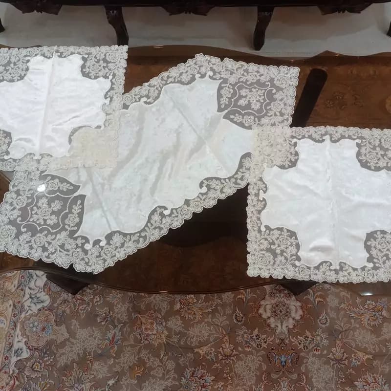 رومیزی رانر مخمل دانتل سه تکه طرح گل رز چینی — تصویر ۲