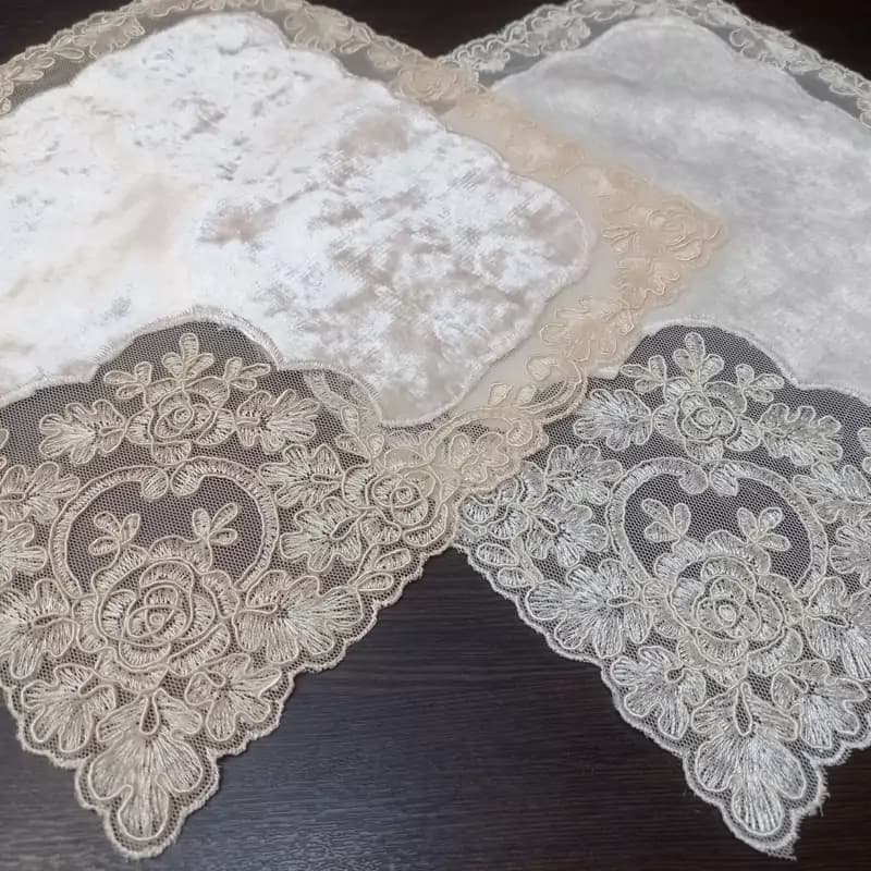 رومیزی توویترینی مربع 30 سانتی مخمل دانتل — تصویر ۳