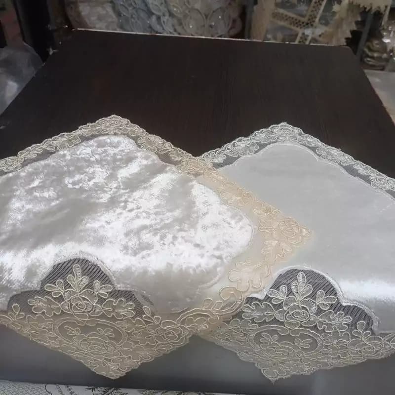 رومیزی توویترینی مربع 30 سانتی مخمل دانتل — تصویر ۷