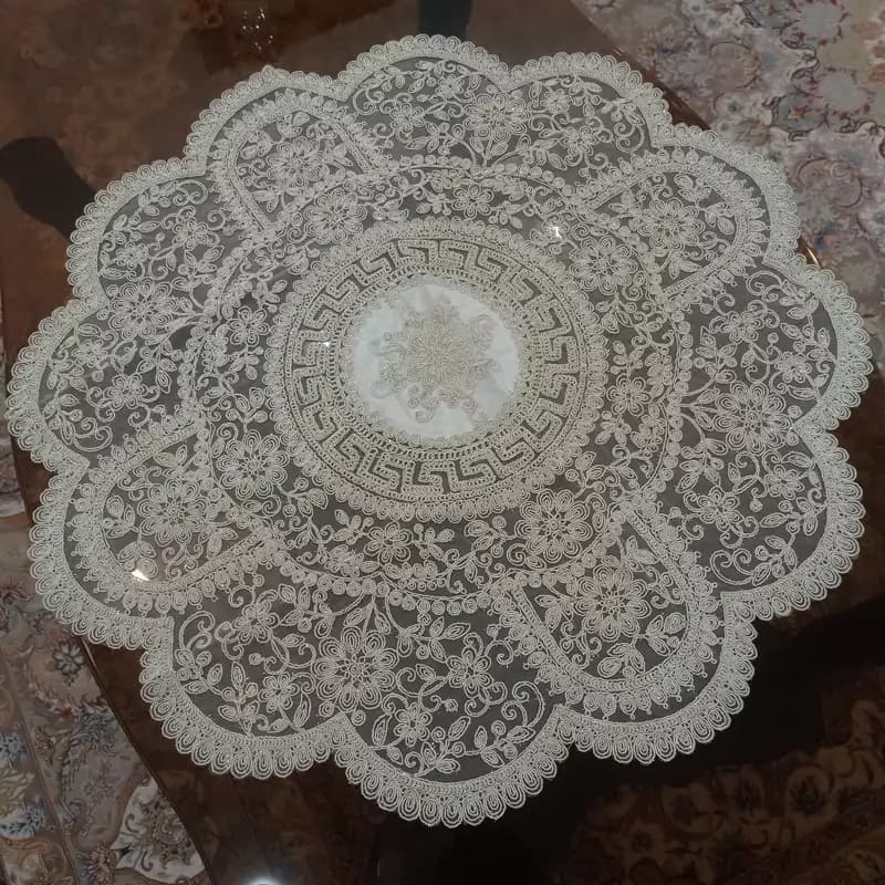 رومیزی گرد دانتل مخمل ورساچه جدید 75 سانت — تصویر ۶