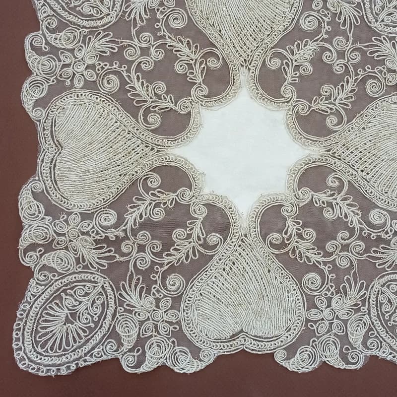 رومیزی عسلی دانتل مخمل مربع و گرد 40 سانتی — تصویر ۴