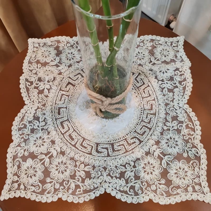 رومیزی عسلی دانتل مخمل مربع و گرد 40 سانتی — تصویر ۲