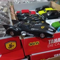 ماشین بتمن فلزی ماشین اسباب بازی در باز شو — تصویر ۴