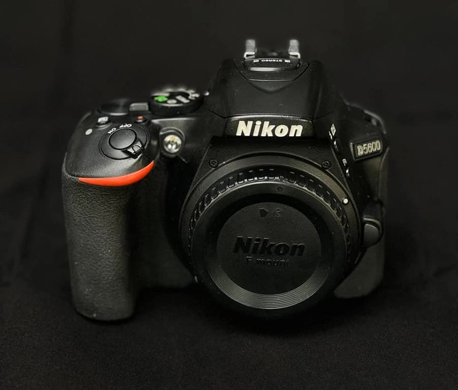 دوربین Nikon D5600 18-140mm دست دوم — تصویر ۲