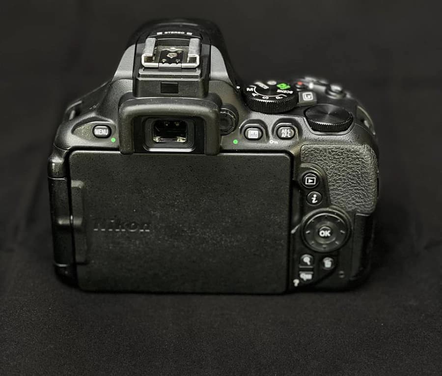 دوربین Nikon D5600 18-140mm دست دوم — تصویر ۳
