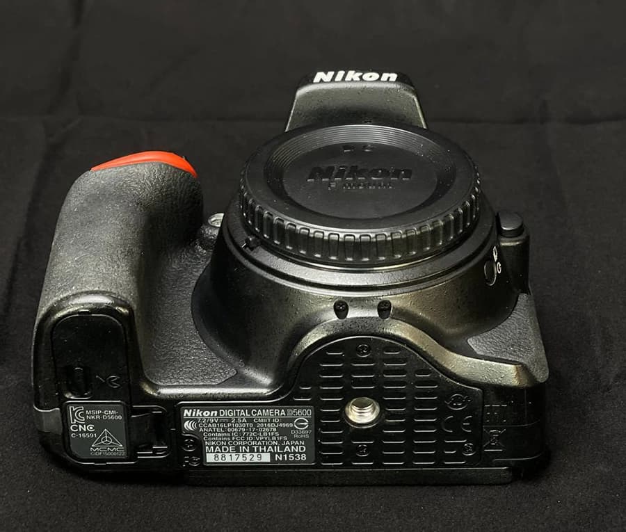دوربین Nikon D5600 18-140mm دست دوم — تصویر ۴
