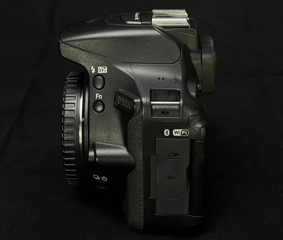 دوربین Nikon D5600 18-140mm دست دوم — تصویر ۵