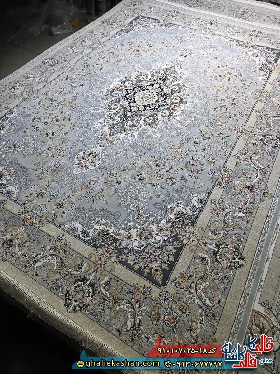 فرش کلاسیک 700 شانه طرح لیلی رنگ طوسی نقره ای کاشان — تصویر ۲