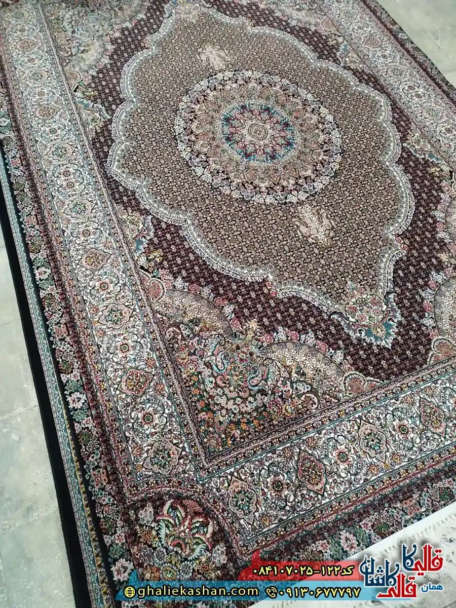 فرش 700 شانه طرح ریز ماهی صالح رنگ مشکی سرمه ای کاشان