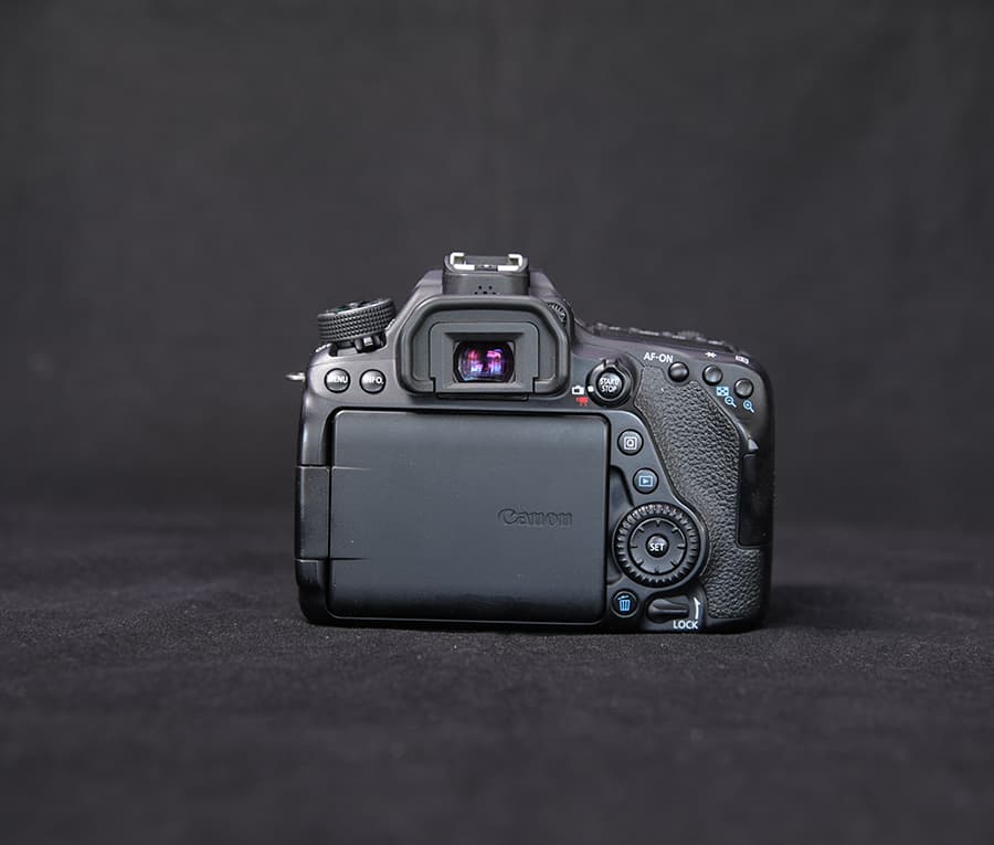 دوربین Canon 80D 18-135mm دست دوم — تصویر ۳