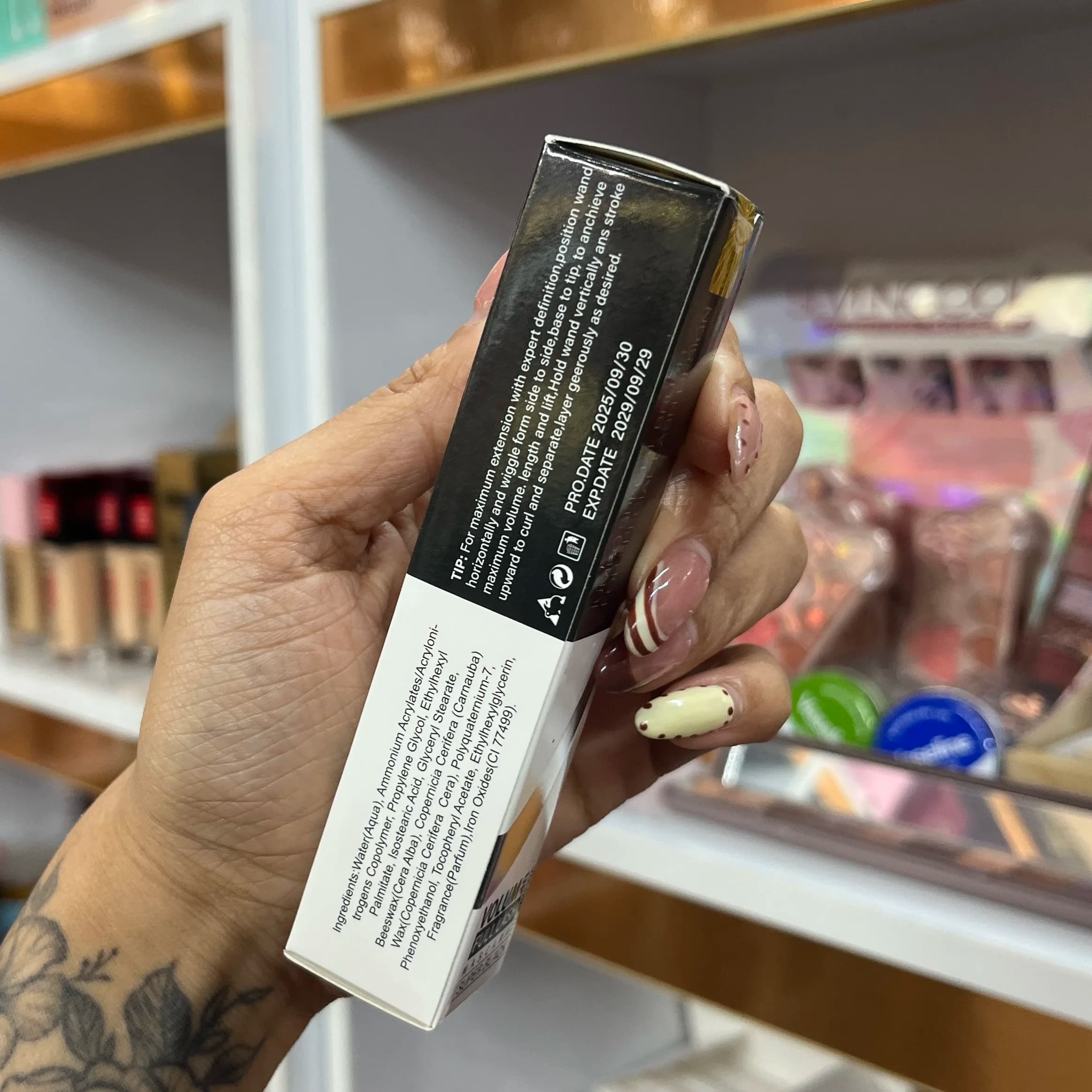 ریمل بل سفید مشکی مدل Volume Up Full Lash حجم 15 میل — تصویر ۴