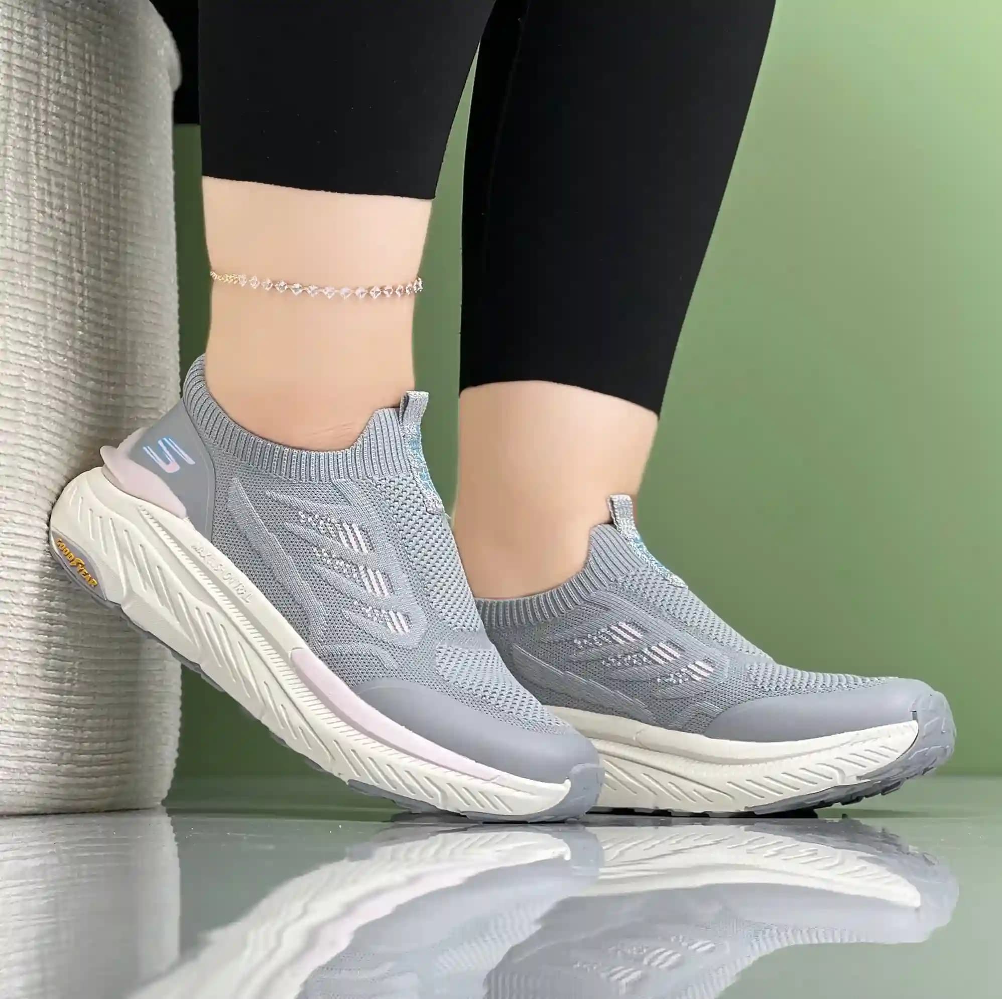 کتونی اسکیچرز جورابی skechers زنانه ۲۰۲۶ کد ۱۶۱۸ — تصویر ۲