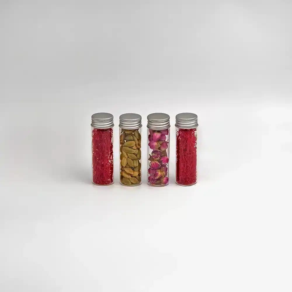 پک زعفران کادویی سوپرنگین 4 گرمی به همراه گل محمدی و هل (کد 321) — تصویر ۳