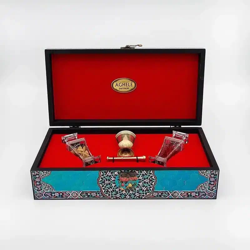 پک زعفران کادویی سوپرنگین 1 گرمی به همراه هل و هاون (کد 187) — تصویر ۲