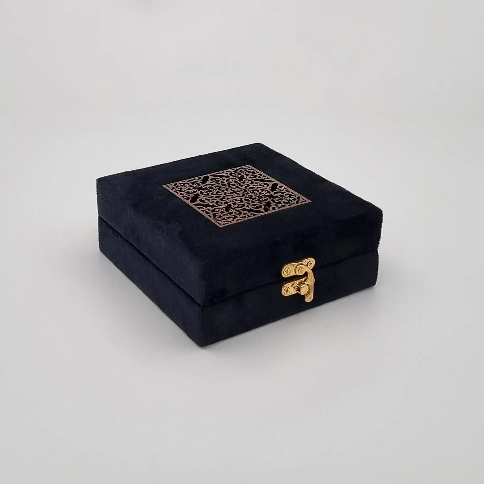 پک زعفران کادویی سوپرنگین 1 گرمی به همراه هاون (کد 168) — تصویر ۳