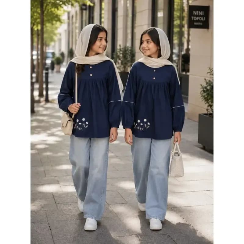 شومیز لینن نخ گلدوزی طرح بابونه رنگ سرمه ای سایز 60 و 65 — تصویر ۵