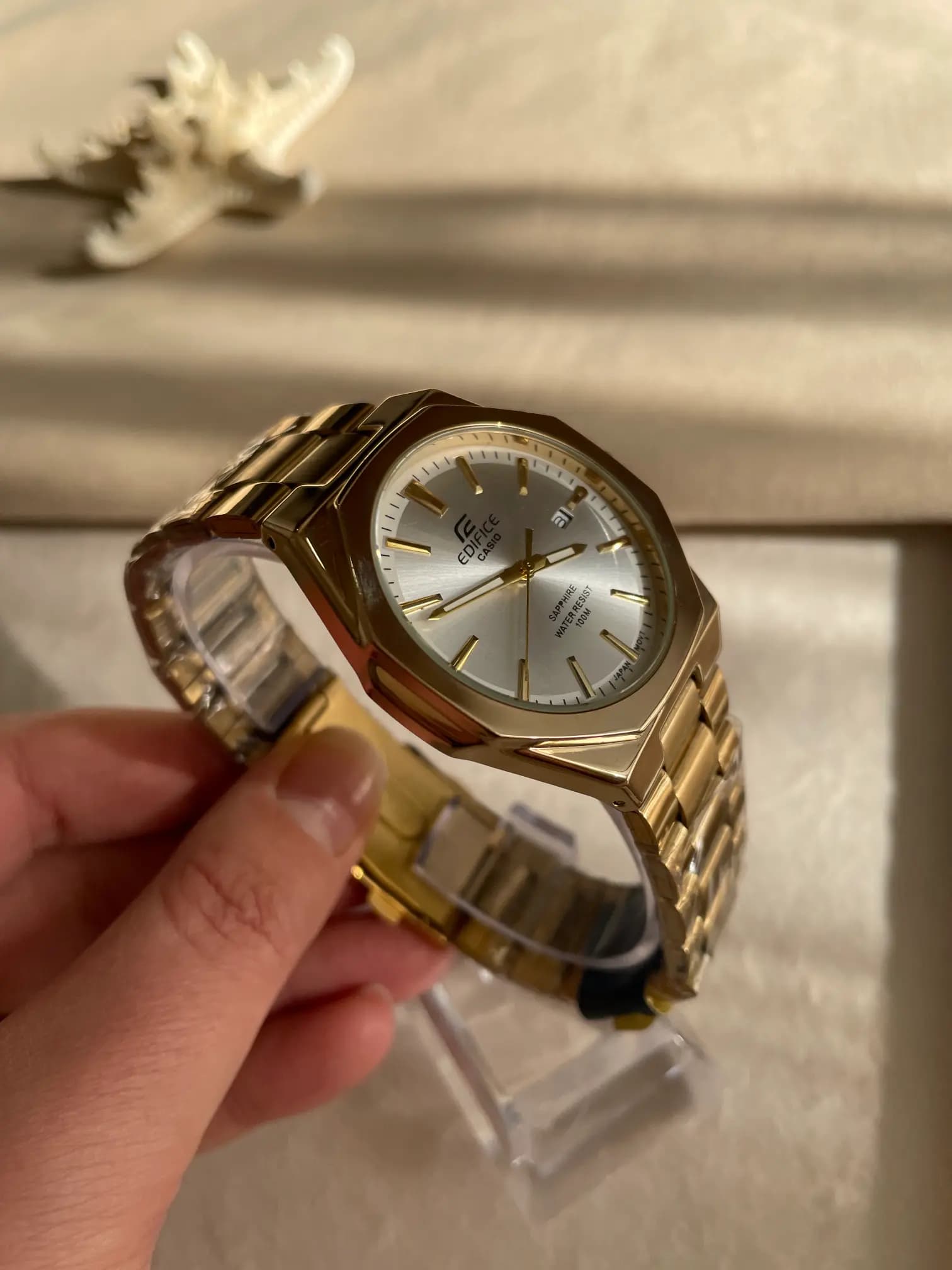 ساعت مچی مردانه Casio Edifice طلایی با صفحه سیلور — تصویر ۲