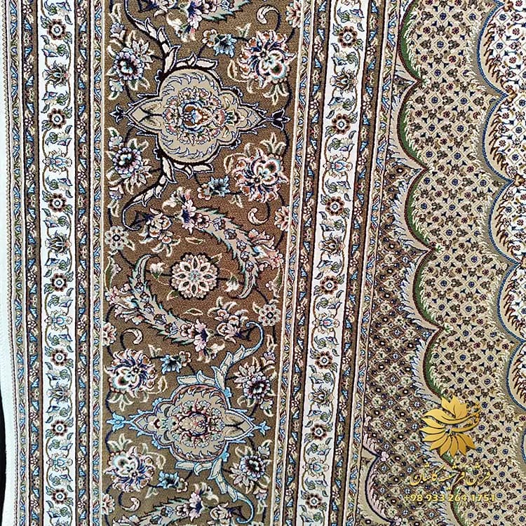 فرش ریز ماهی کرم 1500 شانه ابریشمی دستباف گونه — تصویر ۳