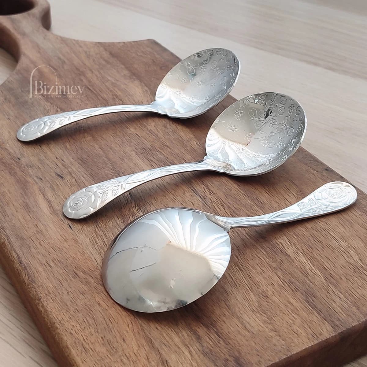 ملاقه ی سرو طرح رز — تصویر ۲
