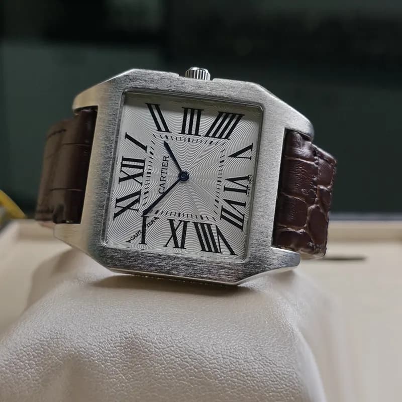 ساعت مچی مردانه کارتیر سانتوس Cartier santos نقره ای بند چرم — تصویر ۷