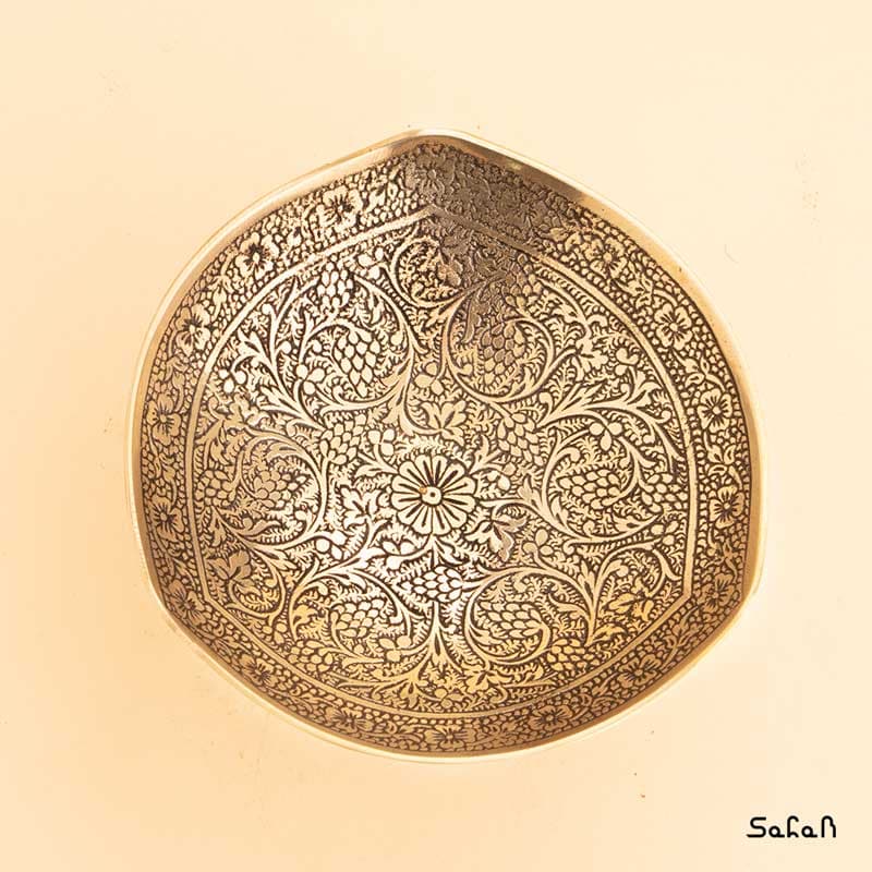 کاسه برنجی آنتیک مدل نرگس — تصویر ۲