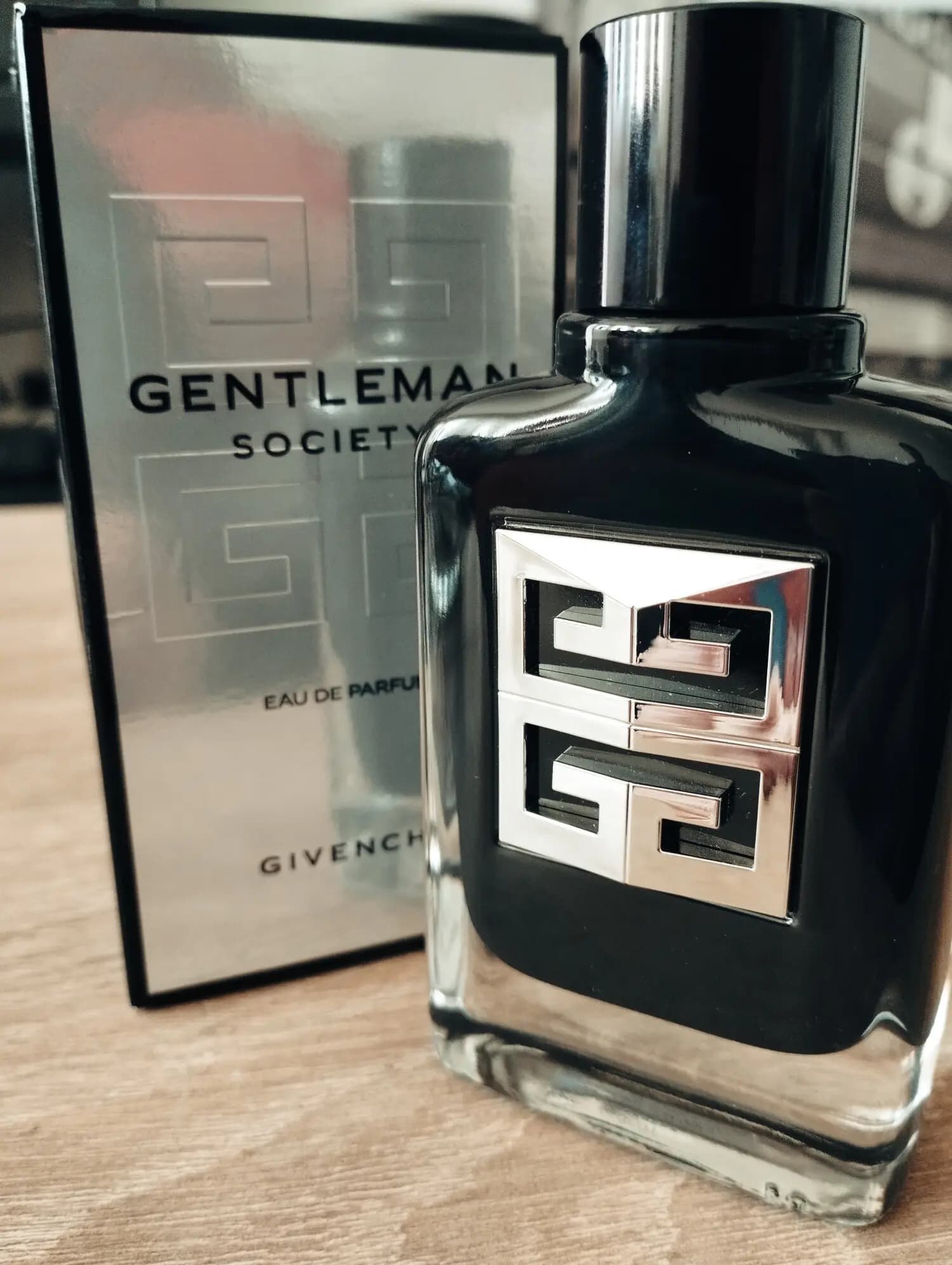 عطر ادکلن جیوانچی جنتلمن سوسایتی ادوپرفیوم اصل | Givenchy Gentleman Society — تصویر ۴