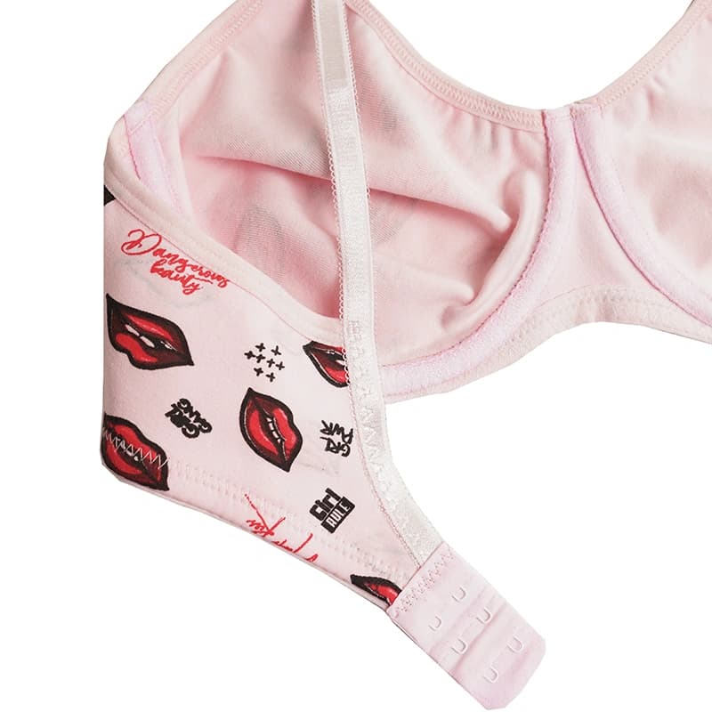 ست شورت و سوتین نخی پرسی فنردار طرح لب kiss me — تصویر ۳