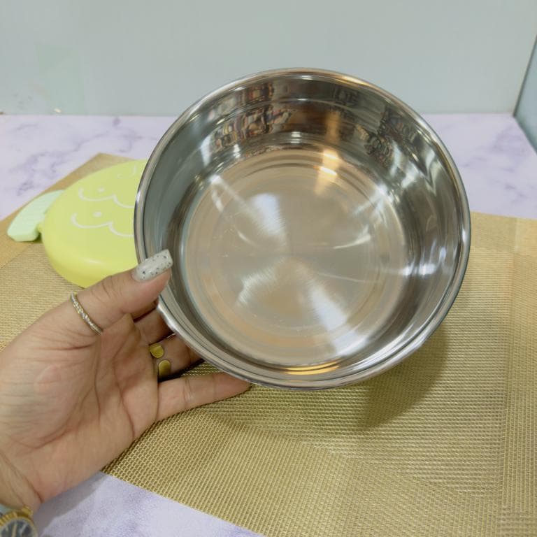 ظرف غذای گرد طرح توت فرنگی کد 1936 — تصویر ۲