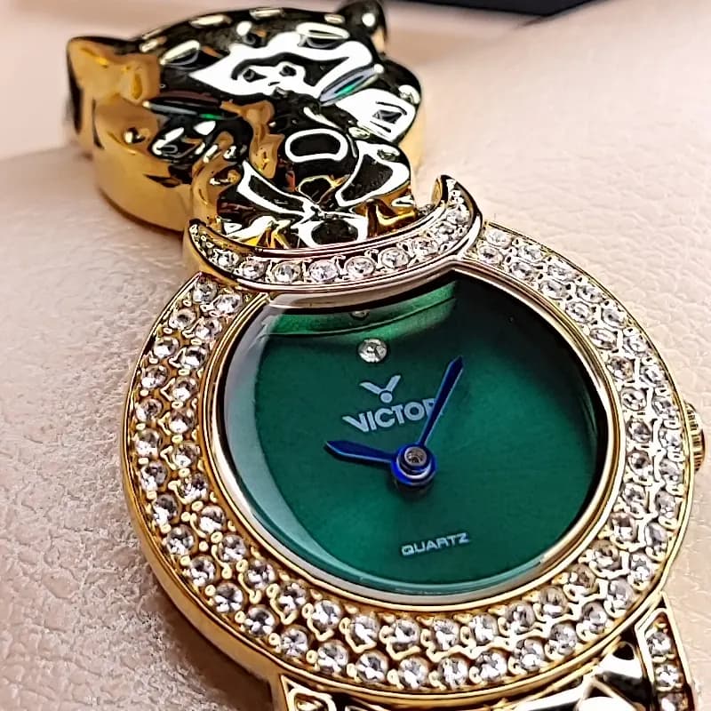 ساعت مچی زنانه ویکتور فرانسه اورجینال سلطنتی طلایی سبز مدل V5726 — تصویر ۳