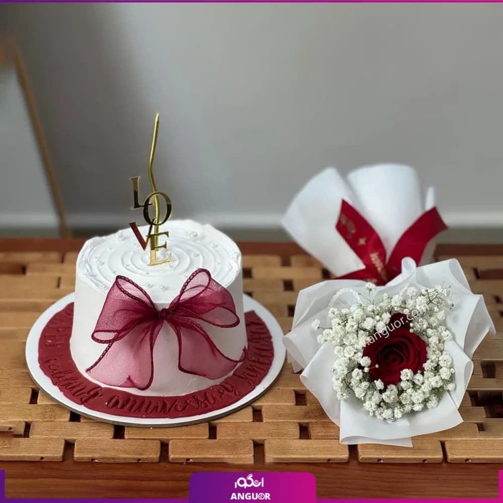 دسته گل رز قرمز تک شاخه به همراه کیک