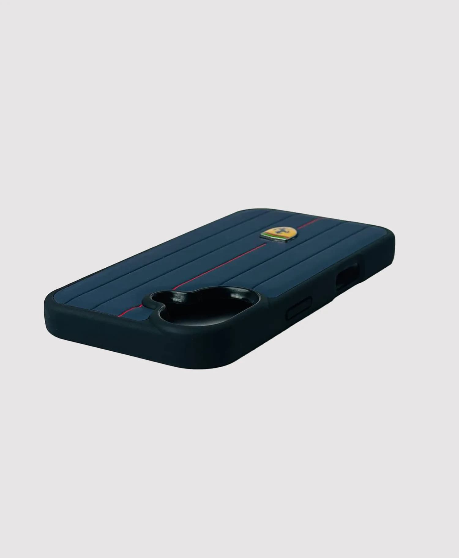 قاب چرمی طرح فراری گوشی موبایل آیفون Iphone 16 — تصویر ۲