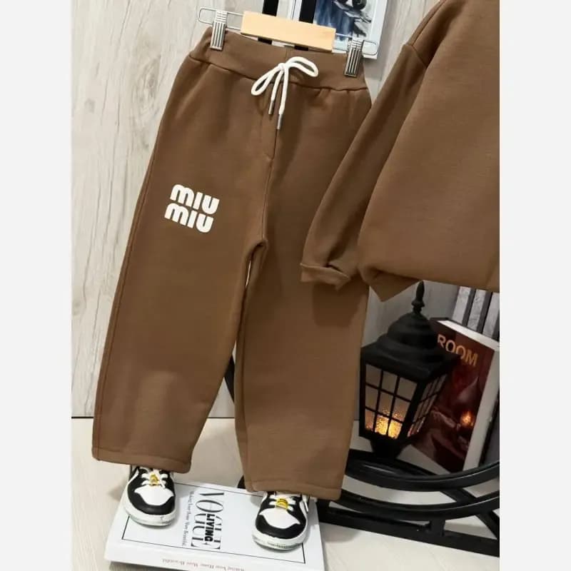 ست بلوز نیم زیپ و شلوار توکرکی مدل Miu Miu — تصویر ۳