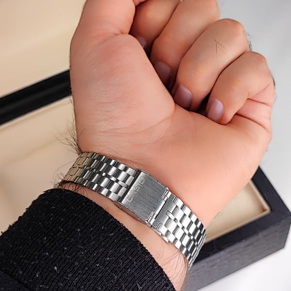 ساعت مچی مردانه Casio گادفادر بند استیل گیلاسی — تصویر ۵