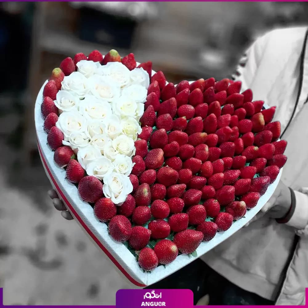 باکس نوبرانه قلب دختر توت فرنگی