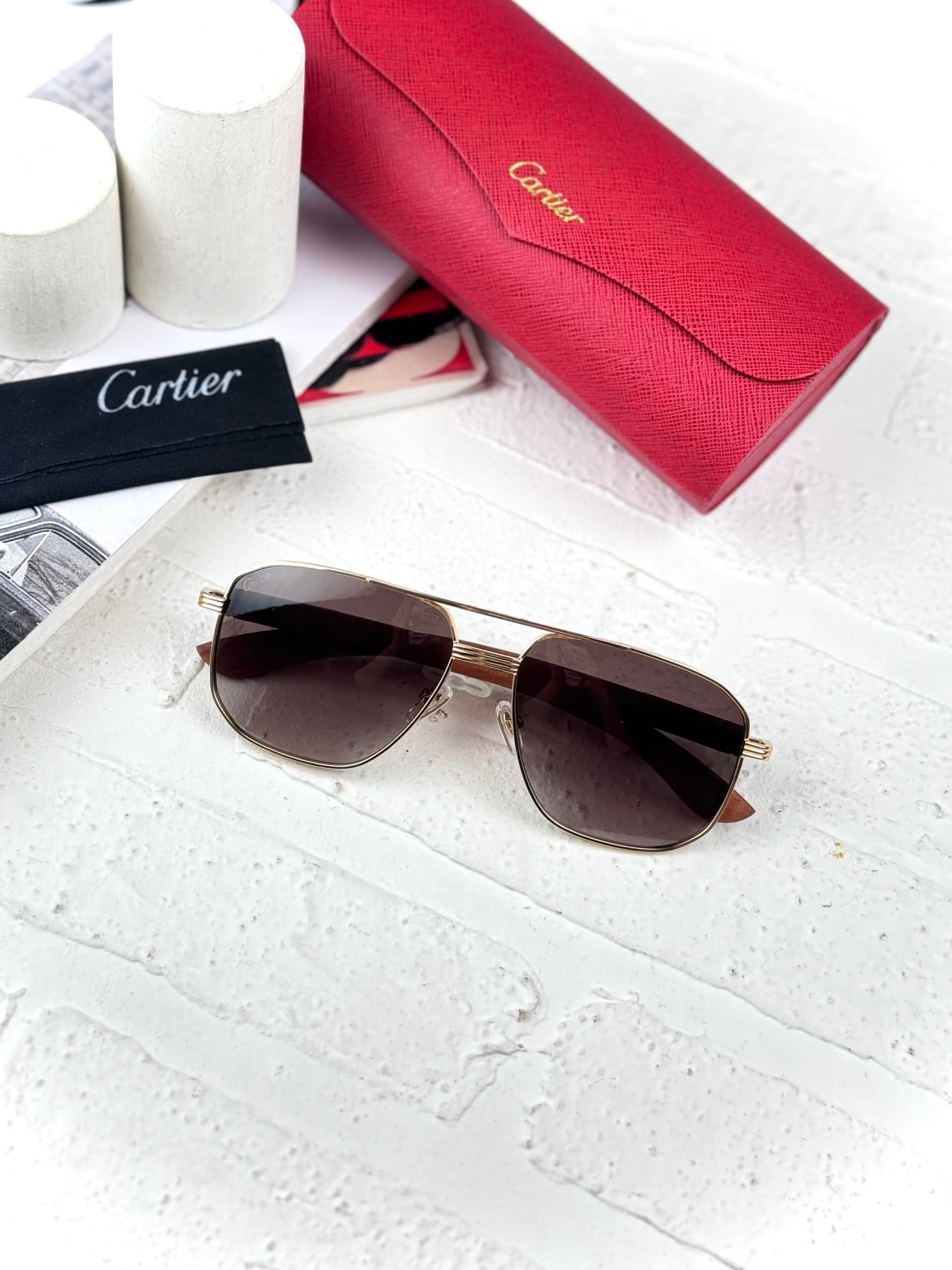 عینک آفتابی مردانه کارتیر مدل CARTIER CT0978S MDITION SNTOS-DUMONT 125 — تصویر ۲