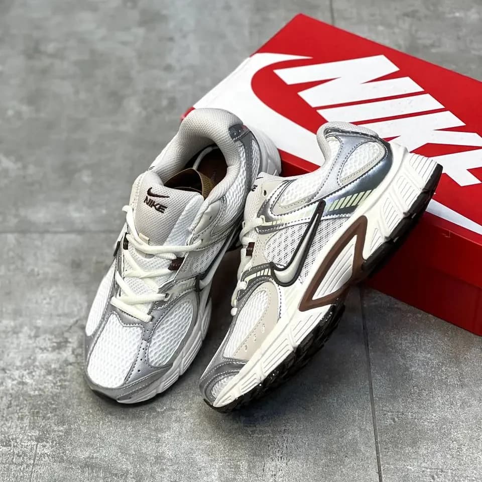کفش نایک V5K سفید طوسی قهوهای مستر کوالیتی وارداتی | Nike V5K White Grey Brown Master Quality — تصویر ۳