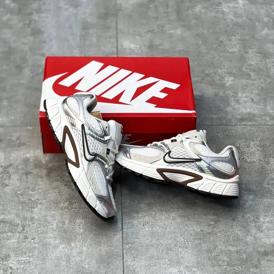 کفش نایک V5K سفید طوسی قهوهای مستر کوالیتی وارداتی | Nike V5K White Grey Brown Master Quality — تصویر ۲