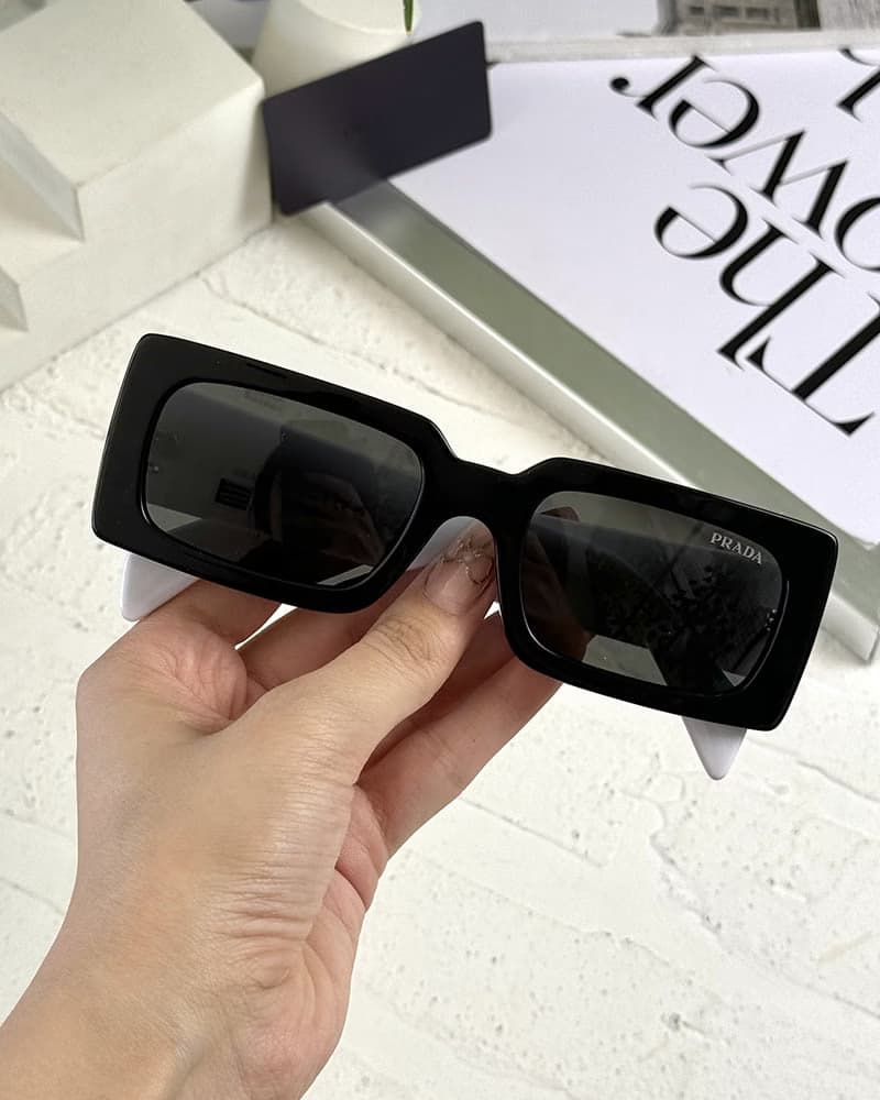 عینک آفتابی زنانه پرادا مدل PRADA SPR 15Y — تصویر ۷