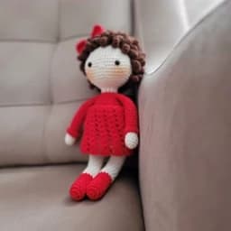 عروسک بافتنی دختر مدل ثنا..قد 30سانت… عروسک دستبافت.. دخترونه.. اسباب بازی — تصویر ۳