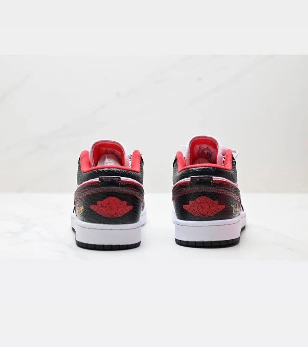 نایک ایر جردن ۱ بدون ساق پوست ماری قرمز مشکی Nike Air Jordan 1 Low Snake — تصویر ۶