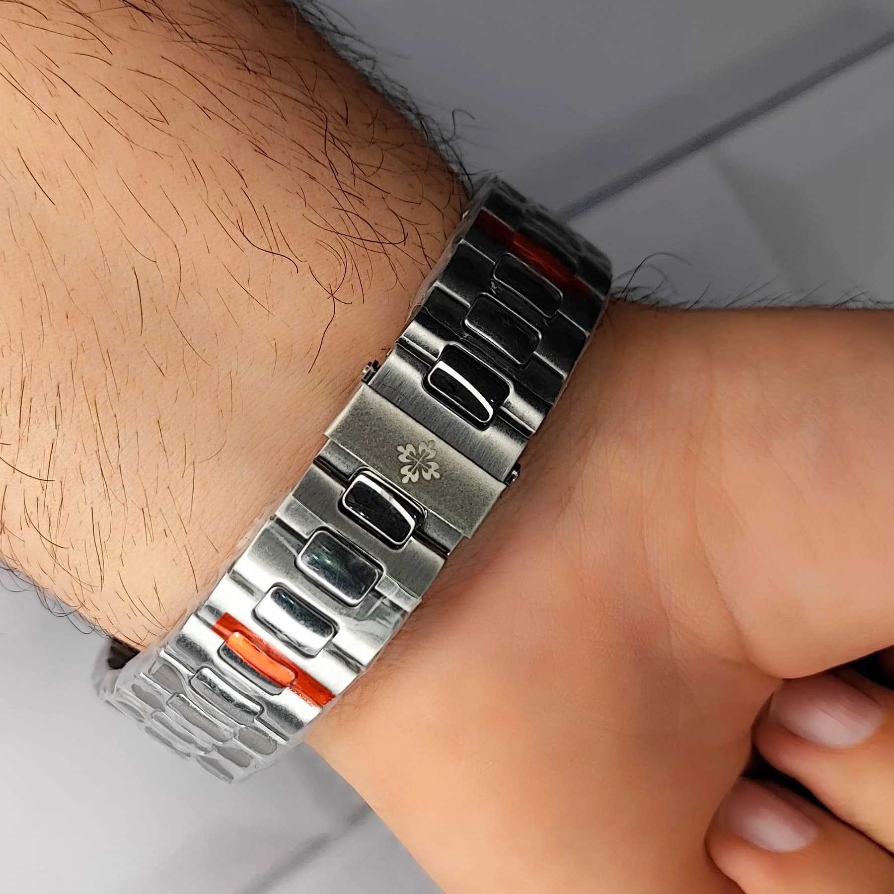 ساعت مچی مردانه پتک فیلیپ موتور ژاپن مدل ناتیلوس نقره ای مشکی (Patek Philippe Nautilus) — تصویر ۲