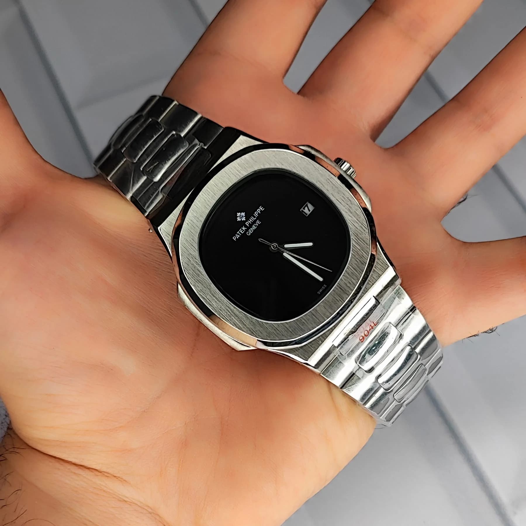 ساعت مچی مردانه پتک فیلیپ موتور ژاپن مدل ناتیلوس نقره ای مشکی (Patek Philippe Nautilus) — تصویر ۵