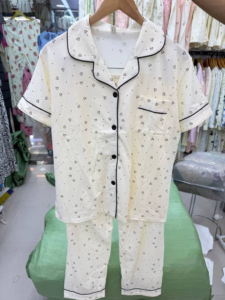 ست دو تیکه راحتی بلوزجلو دکمه و شلوار نخ پنبه وارداتی دخترانه و زنانه کد 9763