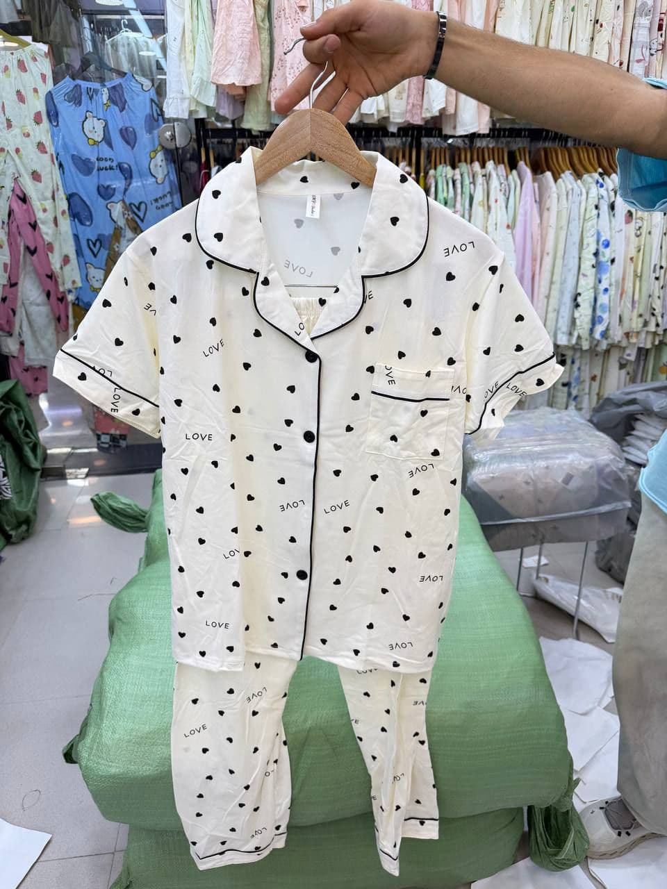 ست دو تیکه راحتی بلوزجلو دکمه و شلوار نخ پنبه وارداتی دخترانه و زنانه کد 9757