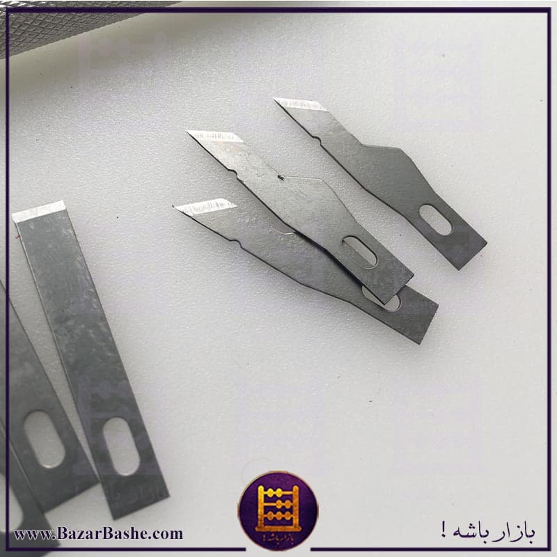 کاتر قلمی فلزی همراه 3 نوع تیغ متنوع و 9 تیغ یدک — تصویر ۴