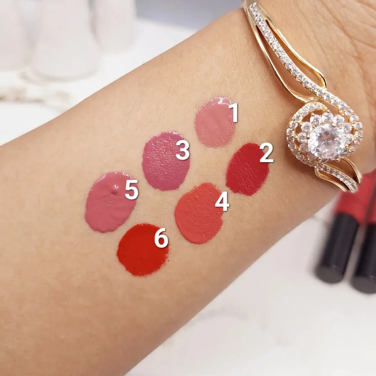 رژ لب مایع پد دار رومانتیک رین مدل Powder Puff Lippie مات در 6 رنگ — تصویر ۲