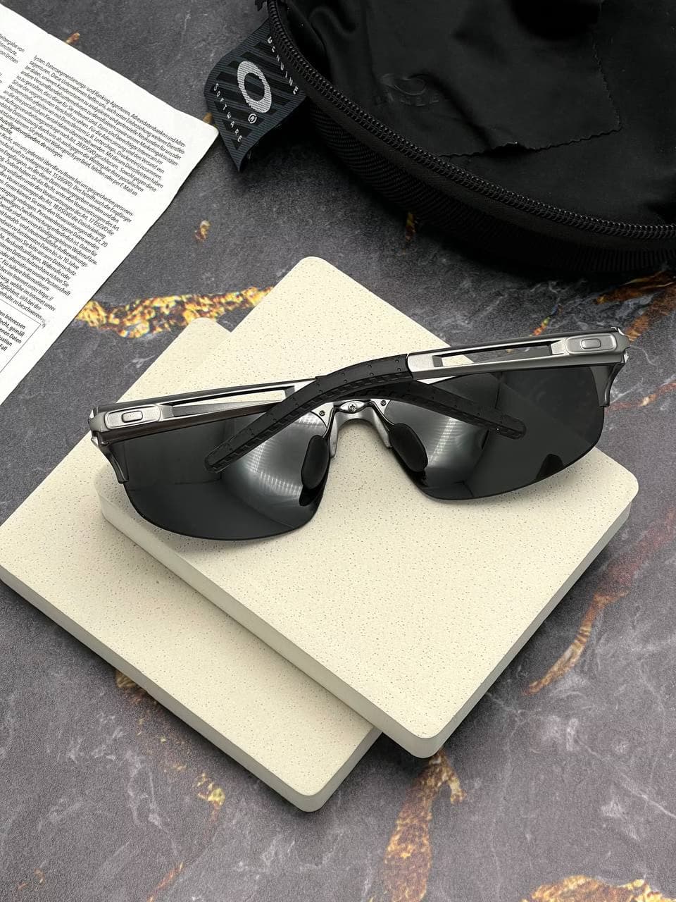 عینک آفتابی اوکلی مدل OAKLEY OO6112 — تصویر ۴