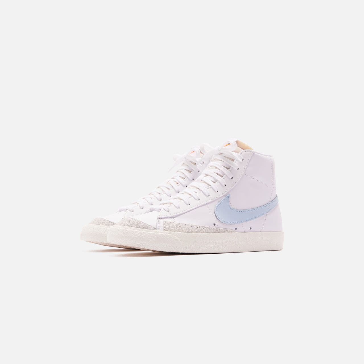 نایک بلیزر ساقدار ۷۷ سفید آبی Nike blazer 77 mid Celestine blue — تصویر ۴