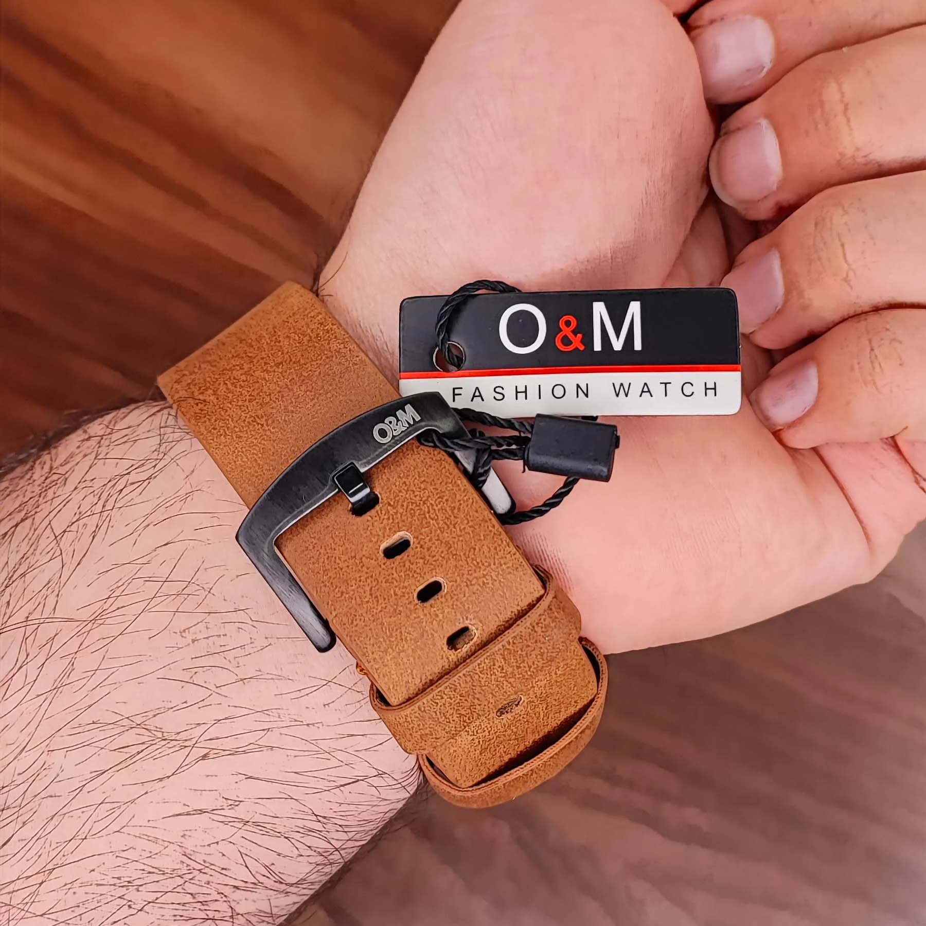 ساعت مچی عقربه ای مردانه مشکی رزگلد O&M مدل M2022-03 — تصویر ۵