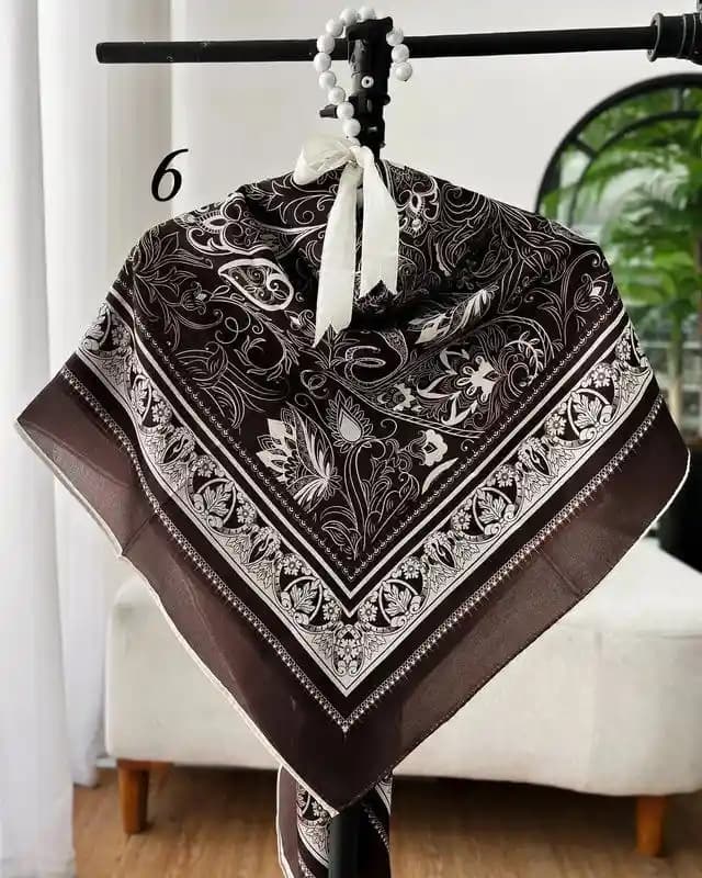 روسری حریر قهوه ای — تصویر ۴